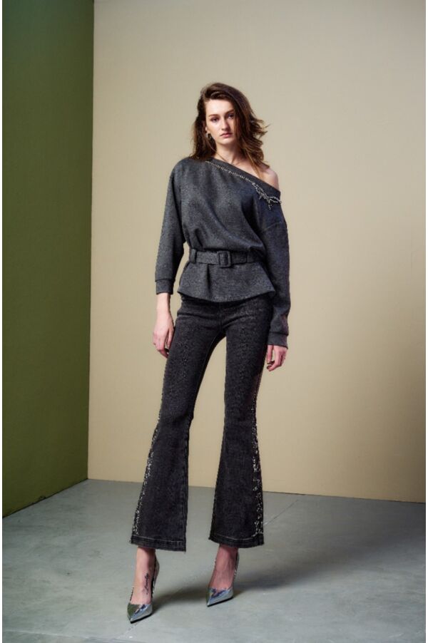 鑽飾喇叭牛仔褲