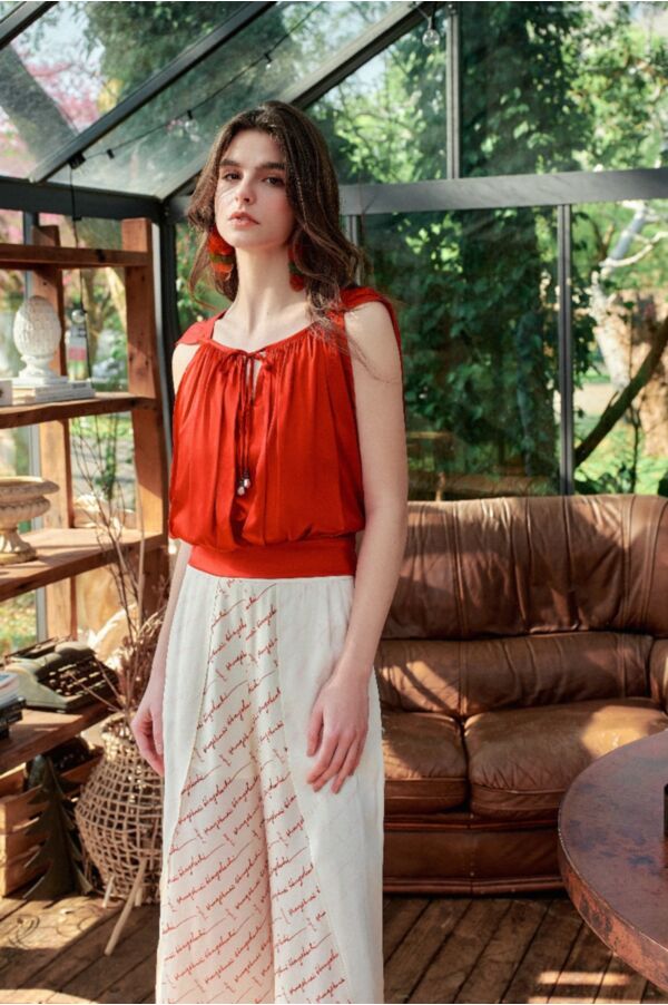 大領口綁帶上衣