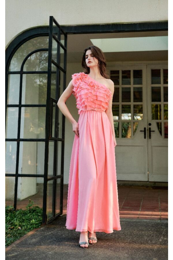 斜肩立體荷葉禮服