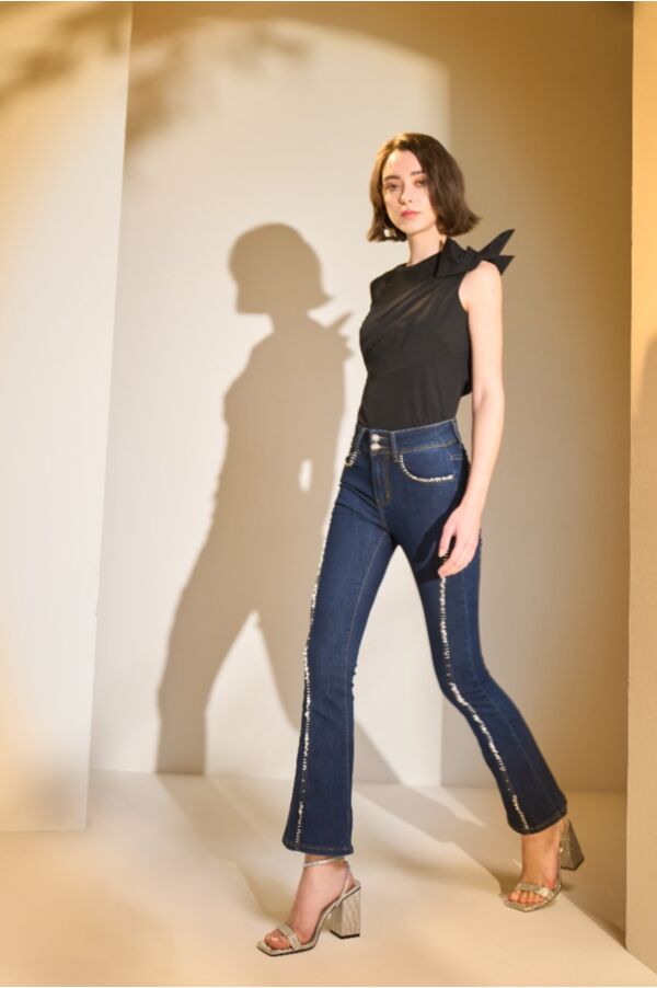 高腰喇叭牛仔褲